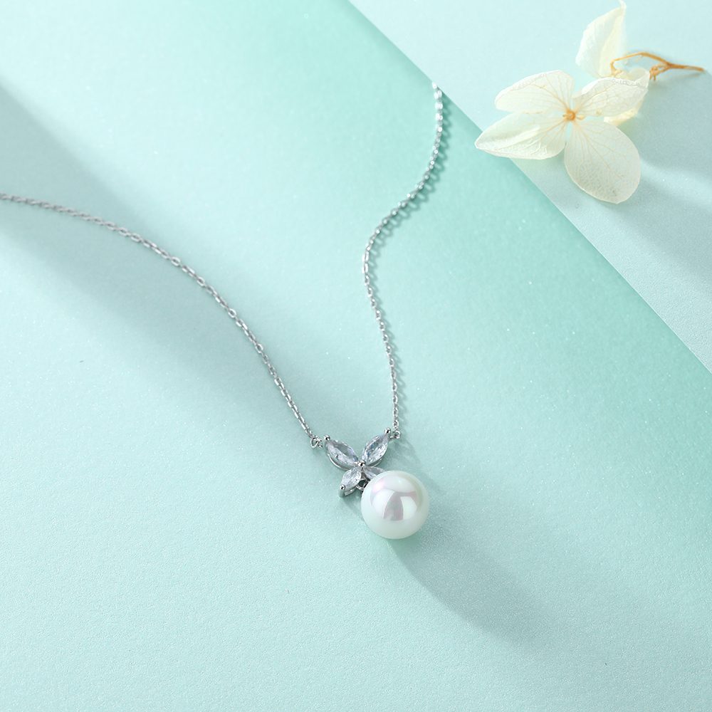 Four Leaf Clover Zircon Silver Pearl Pendant